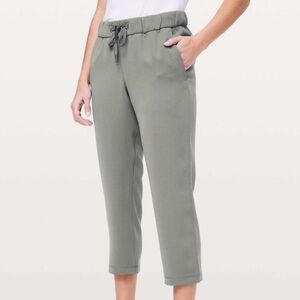 Lululemon On The Fly Crop *Woven 23" Grey Sage